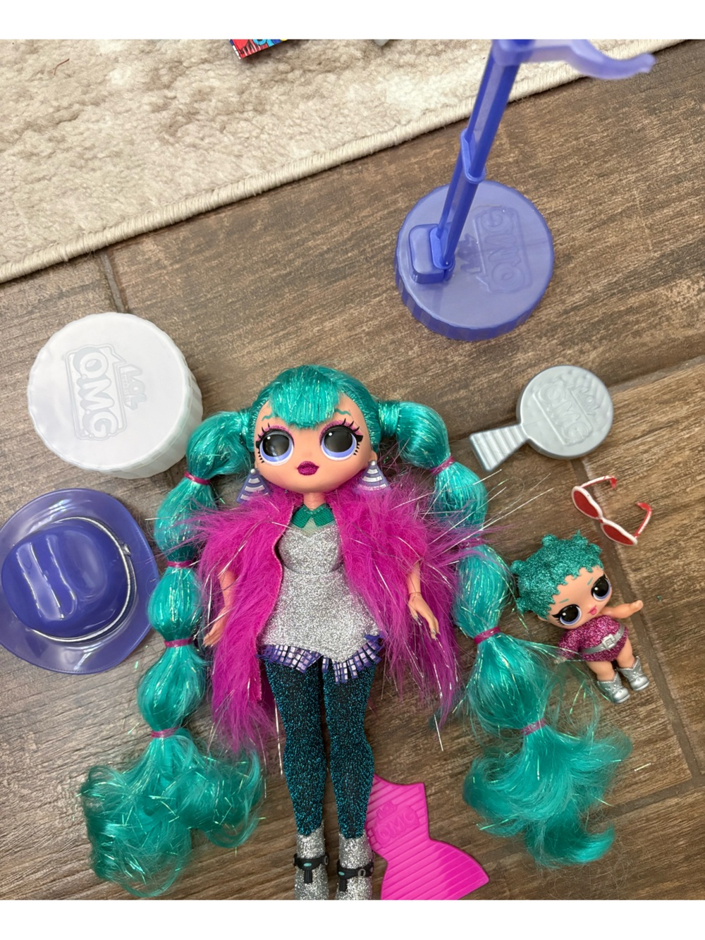 L.O.L. Surprise! OMG Cosmic Nova & Little Sister Cosmic Queen Dolls& Accessories
